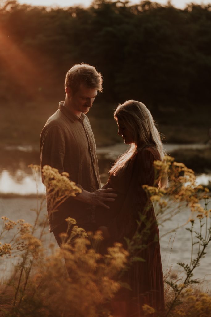 Zwangerschapsfotografie fotoshoot maternity golden hour fotoshoot