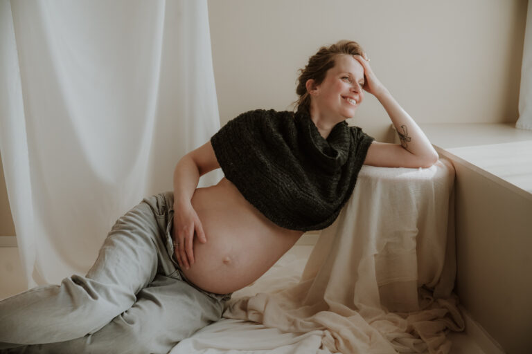 zwangerschapsshoot studio Nijmegen fine art Lieke van mil