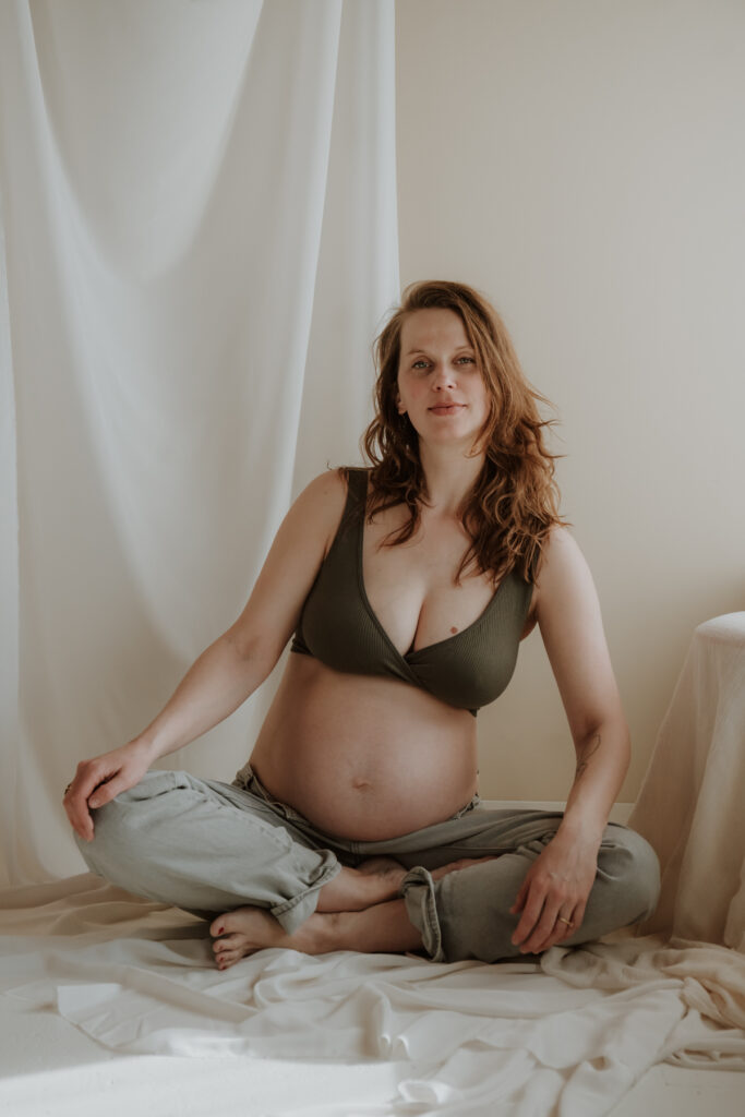 zwangerschapsshoot studio Nijmegen fine art Lieke van mil