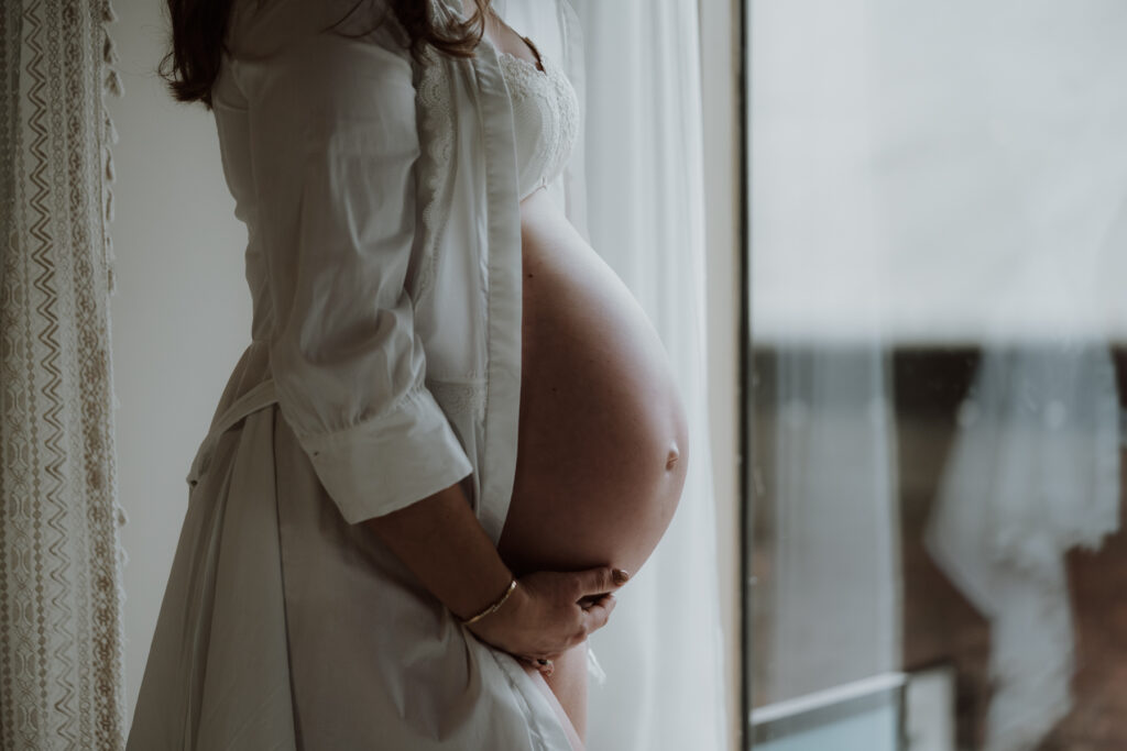 zwangerschapsshoot Arnhem Nijmegen studio daglichtstudio fotostudio