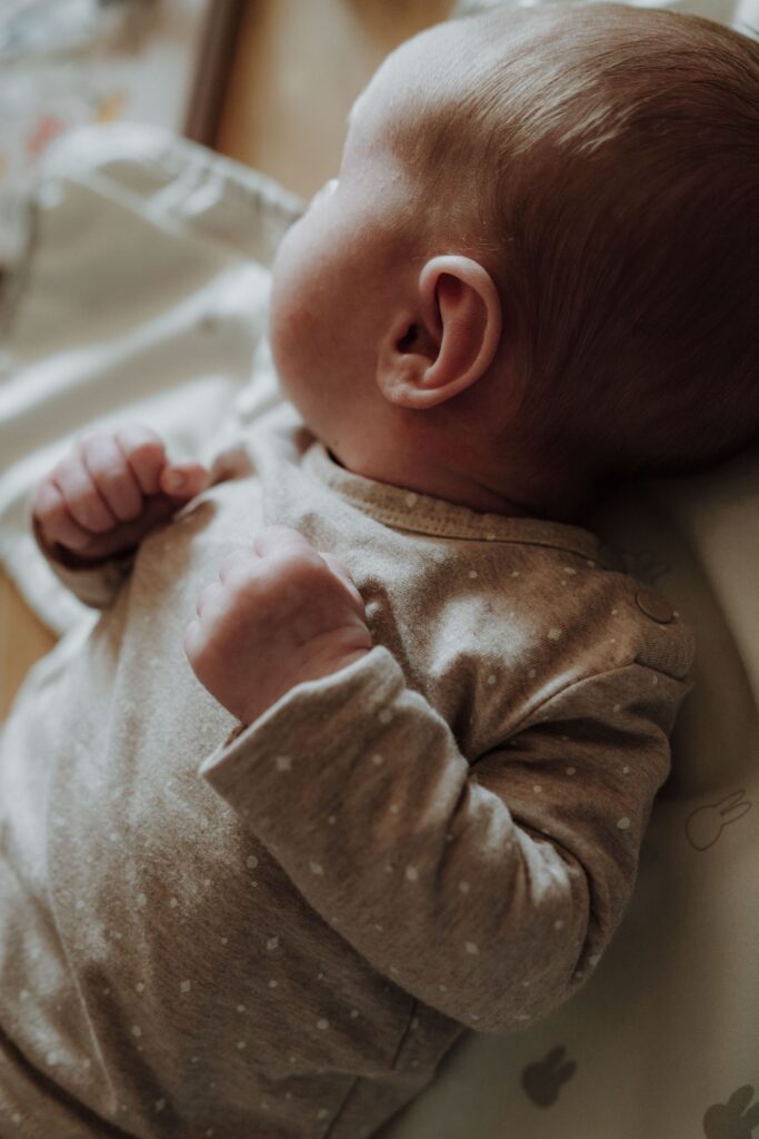 Newborn Fotoshoot aan huis Baby fotosessie Nijmegen Arnhem lifestyle pasgeboren baby