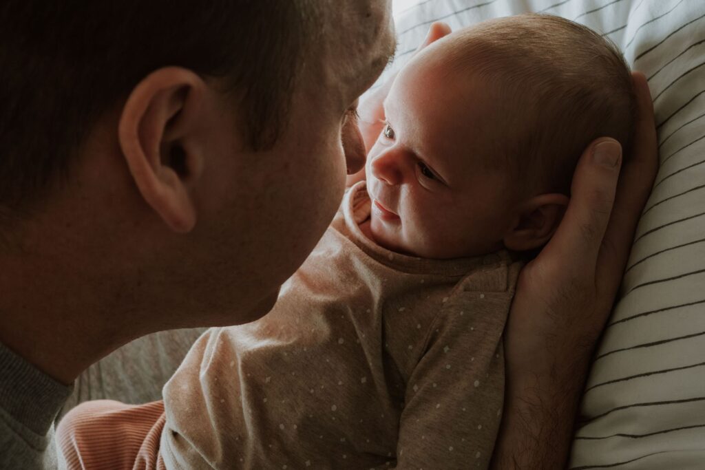 Newborn Fotoshoot aan huis Baby fotosessie Nijmegen Arnhem lifestyle pasgeboren baby