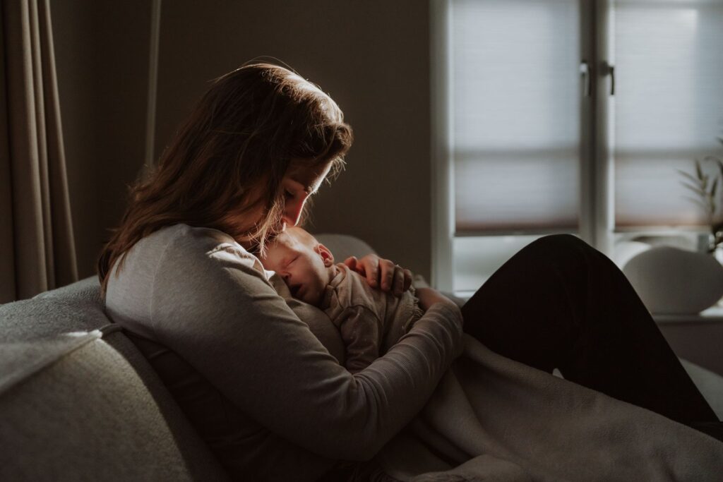 Newborn Fotoshoot aan huis Baby fotosessie Nijmegen Arnhem lifestyle pasgeboren baby